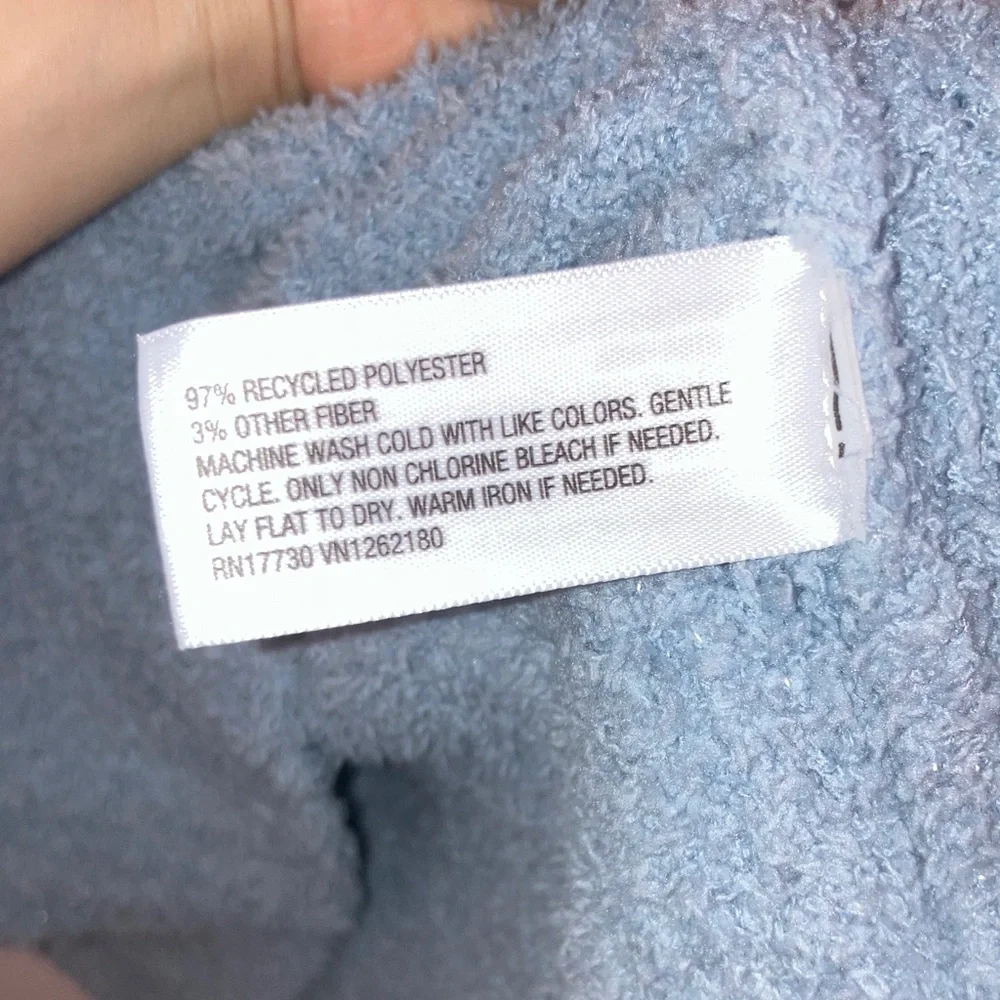Stars Above - Cozy V-Neck Blue Sweater - Picture 7 of 8